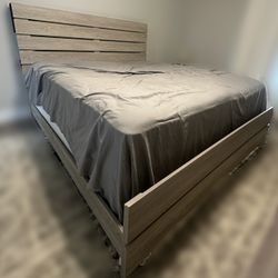 King Sized Bedroom Set With Dresser