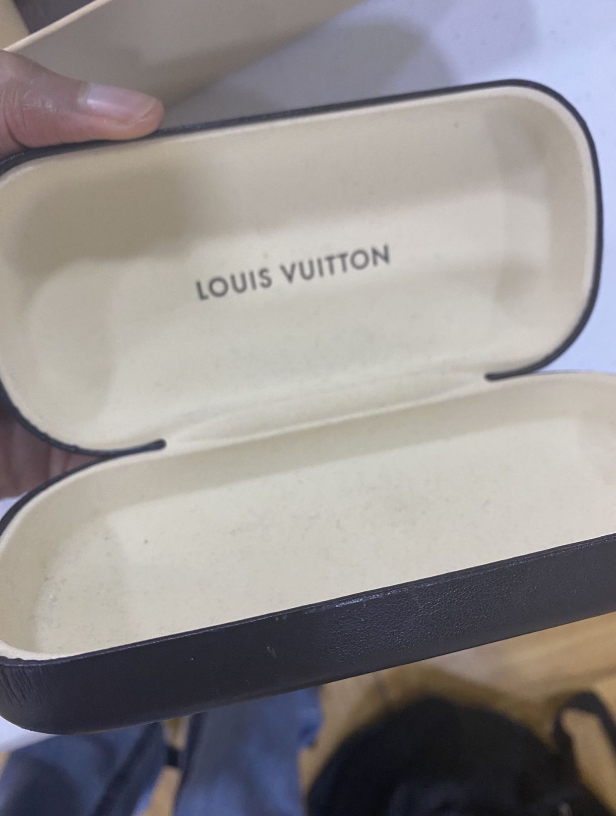 Original Louis Vuitton Women Sunglasses for Sale in Bronx, NY