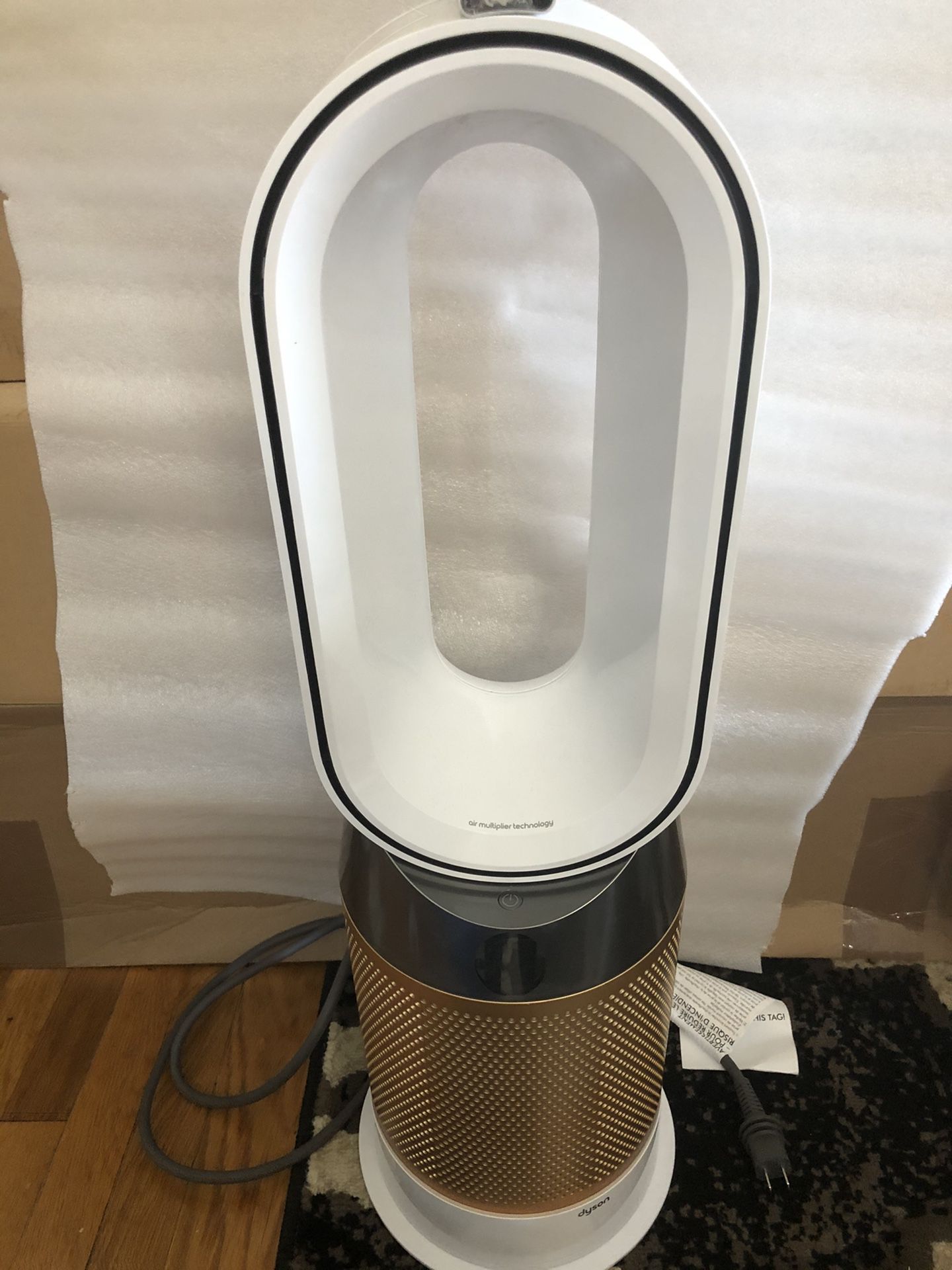 Dyson Pure Hot + Cool Fan,Heater, Air Purifier HP06 Cryptomic (Gunmetal/Bronze).   In good , clean condition working condition . Comes with remote .  