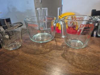 Pyrex glass measuring cups