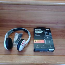Like New Skullcandy S2IFW Indy Fuel True Wireless In Ear Bluetooth Earbuds With Charging case+ Skullcandy Uproar Wireless Bluetooth On-ear Headphone
