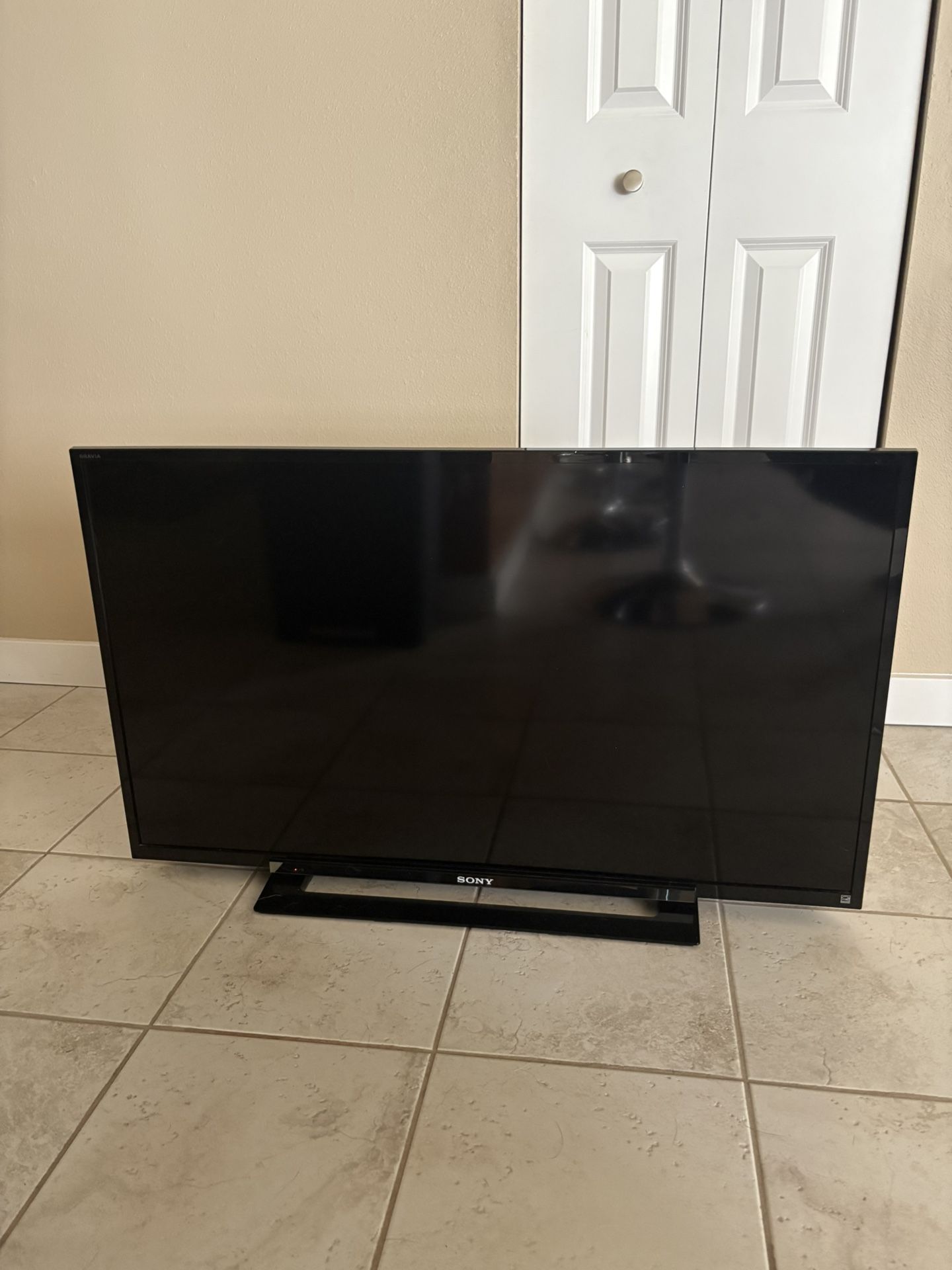 40” LCD Sony TV