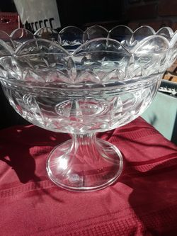 Beautiful Pure Crystal Pedistal PUNCH BOWL. 