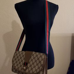 🔥Vintage Gucci GG Canvas Clutch / Shoulder / Crossbody — $450