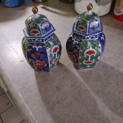 Two Small Vacees