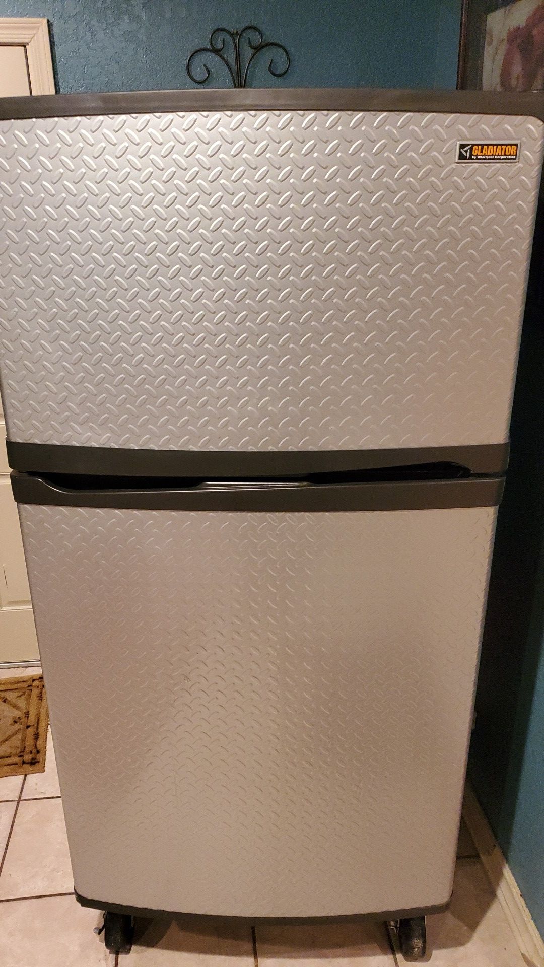 Gladiator by Whirlpool Corporation refrigerator for Sale in La Mesa, CA