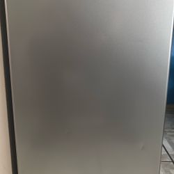 Frigidaire Mini Fridge 