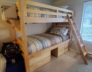 University Loft Co. Bunk Beds W/Mattresses And 8 Drawers (4 Sets)