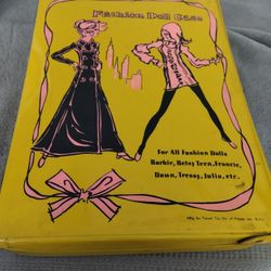VINTAGE BARBIE DOLL CASE.