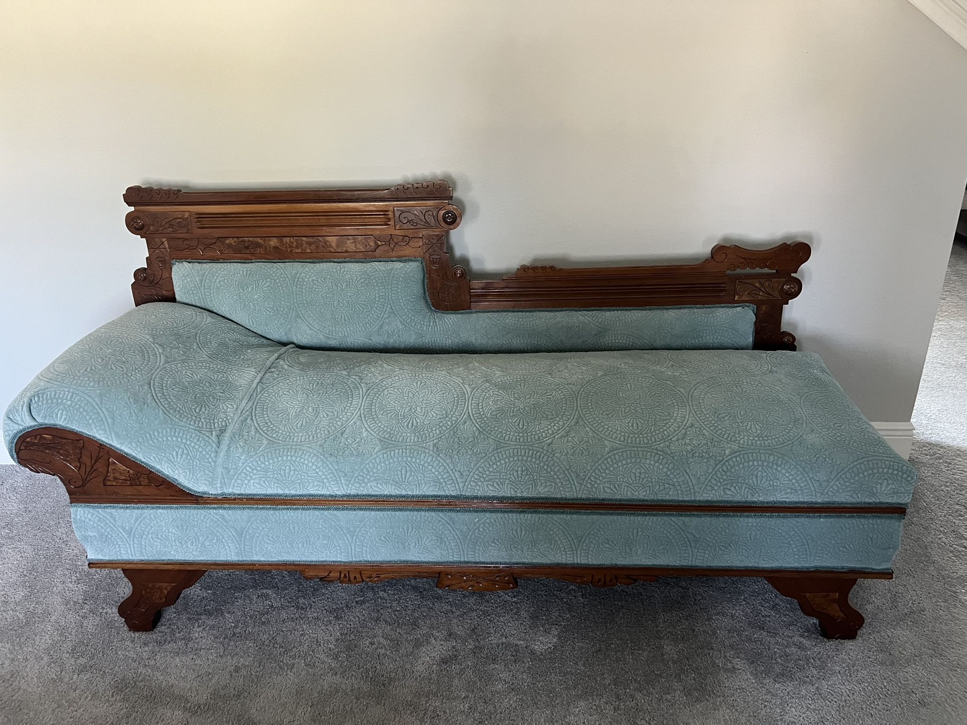 1886 Antique Fainting Couch