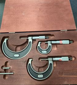 Starrett No. 226 3 Piece Micrometer Set I Wooden Box