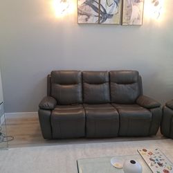 Abbyson Leather 3 Piece Recliner Sofa In Excellent Condition 