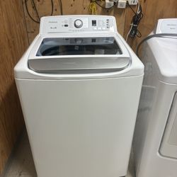 White Washer And Dryer Insignia 