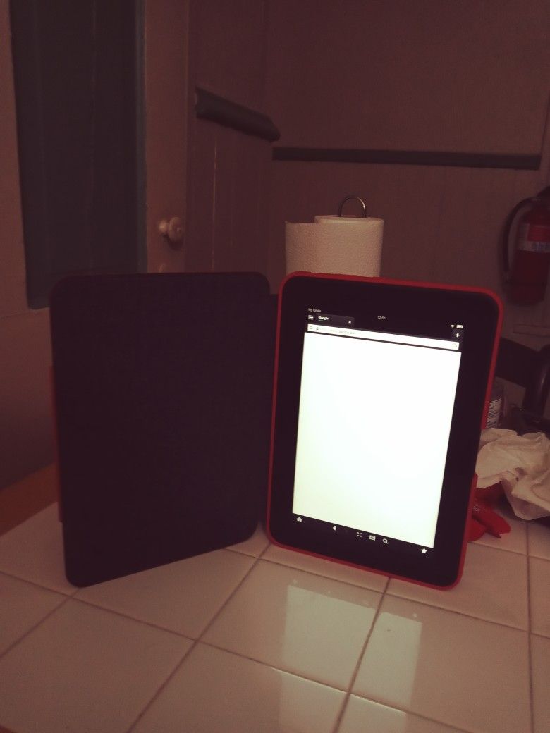 KINDLE FIRE. 10 INCH. TABLE. WI3 COVER. WITH. CHANGE. PERFECT. CONDITION