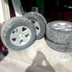 4 OEM Jeep rims And Tires