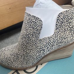 Toms Boots  Never Worn, Wrong Size