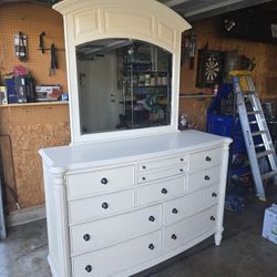 Chris Madden Home Collection 11 Drawer Solid Wood Dresser With Mirror 