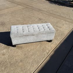 4 Foot Ottoman Cloth Material Great Condition