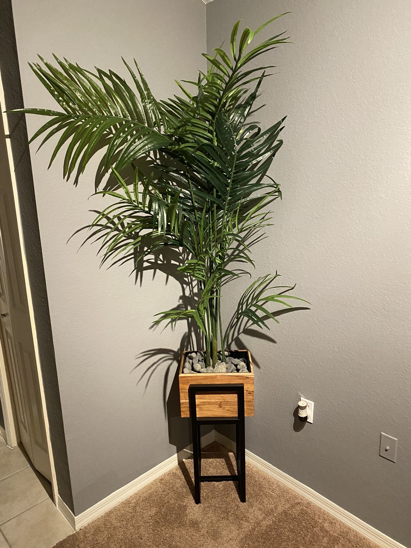 Flower Pot Stand With Fake Flower