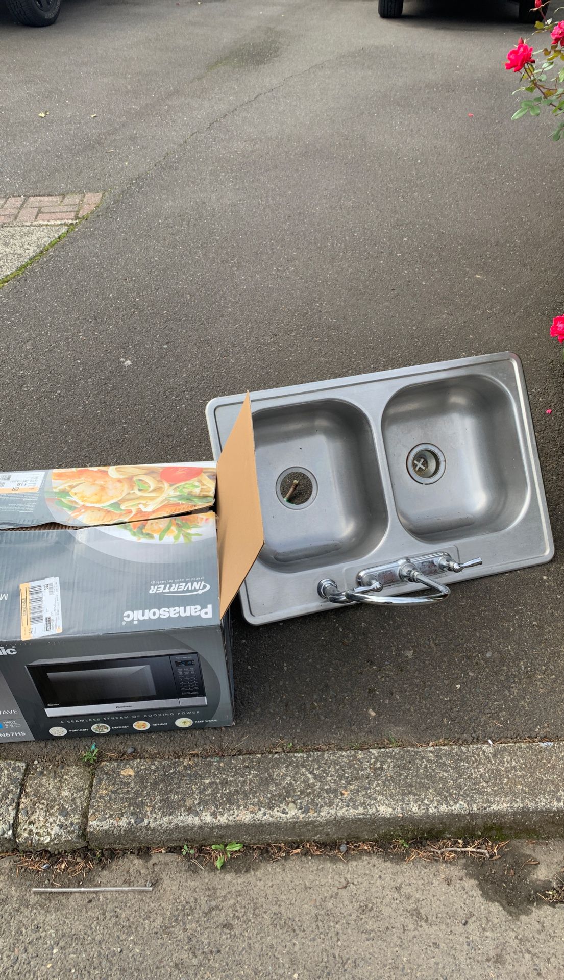 Free sink and broken microwave