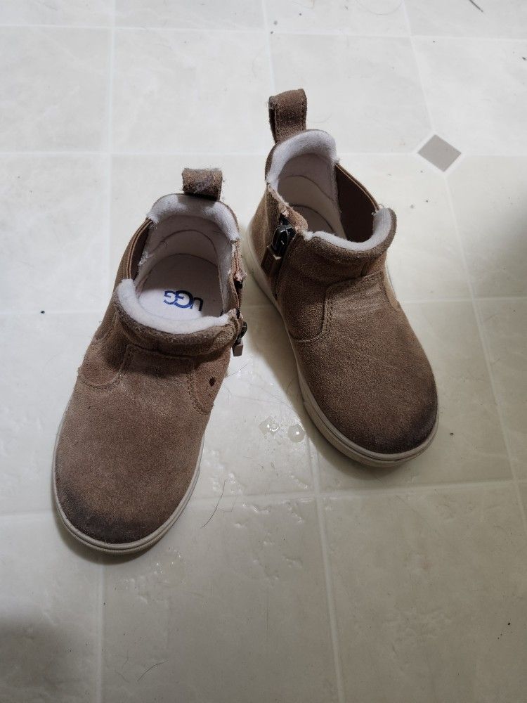 UGGS (Kids size 8c)