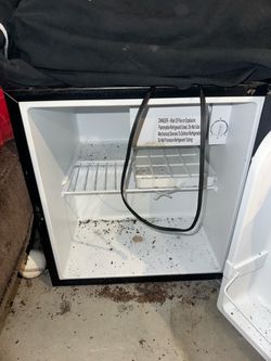 Proctor Silex Mini Fridge 1.7 cu ft w/ Pad Lock
