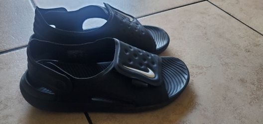 Nike Boys Sandals. Size 4Y 