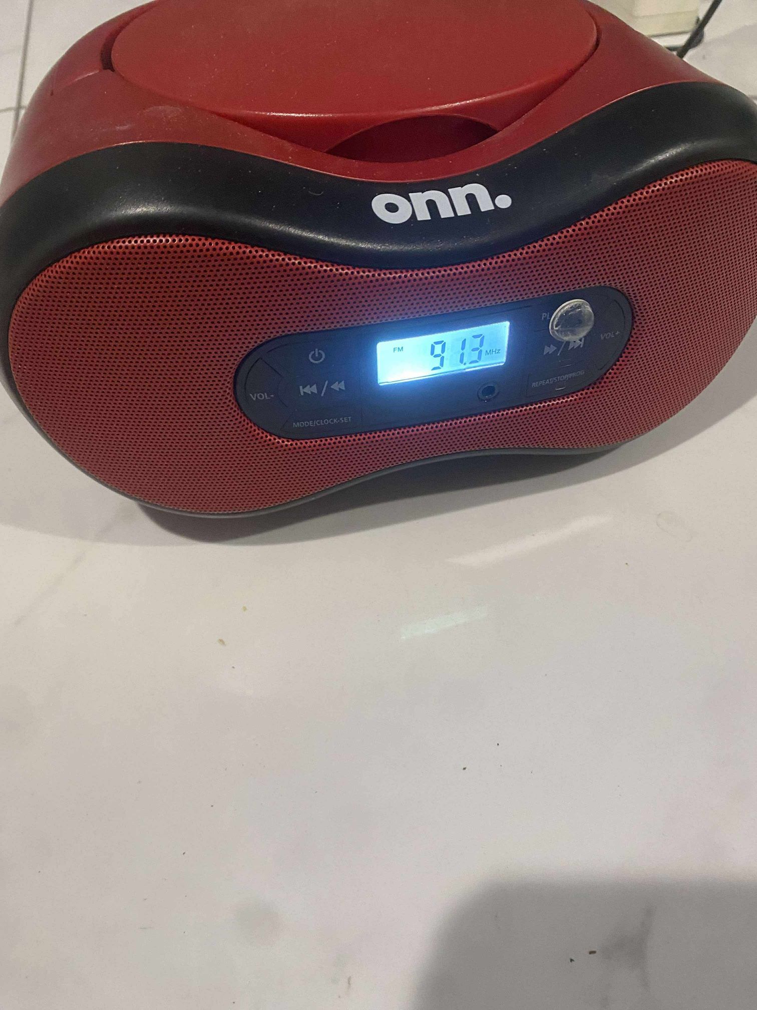 ONN Portable CD Boombox Am/Fm Radio W/ 3.5 mm Aux-in AC corded or battery