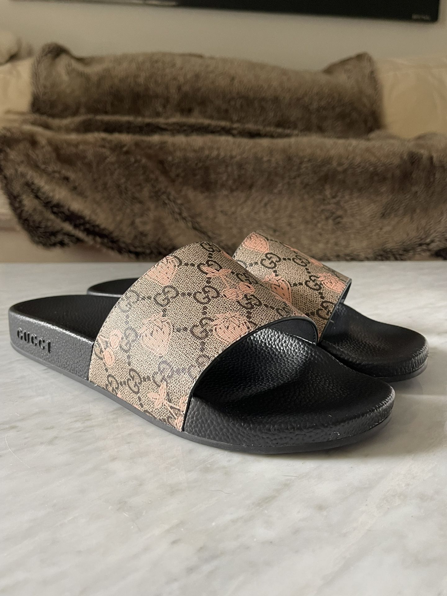 Gucci Supreme Berry Slides for Sale in Alpharetta, GA OfferUp