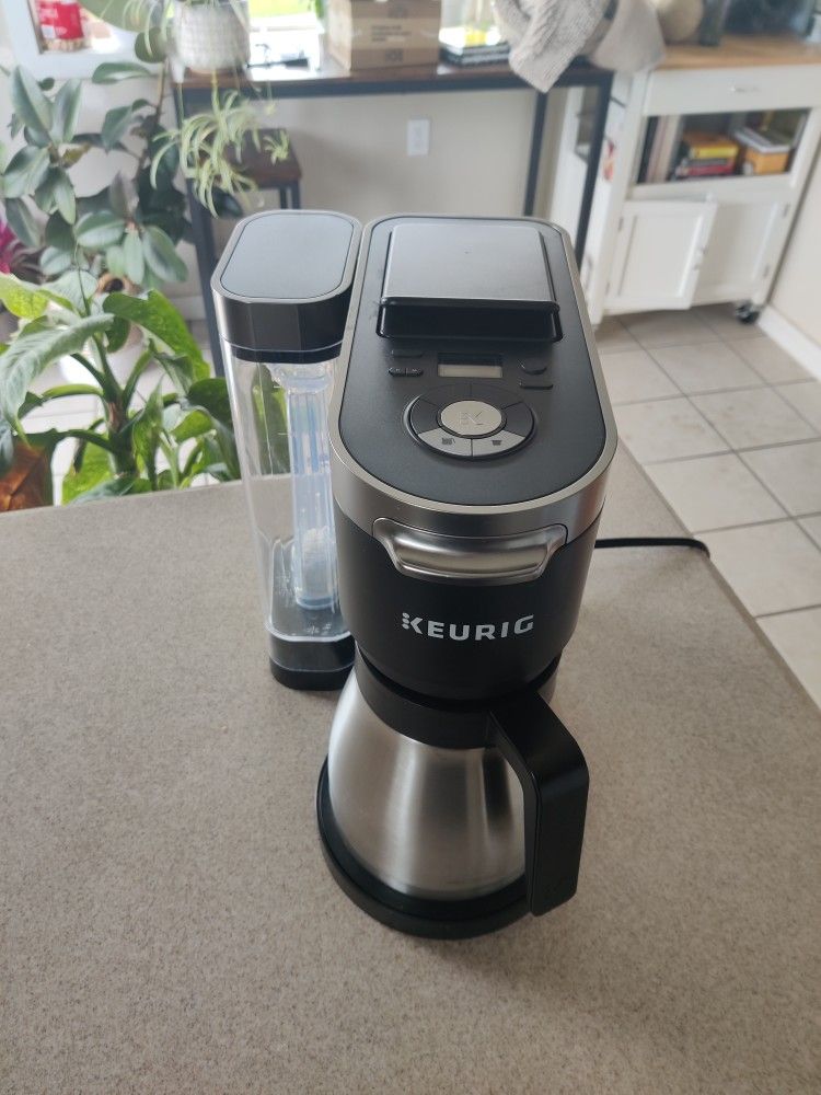 Keurig K Duo Plus 5200 Coffee & Keurig Machine for Sale in Renton, WA