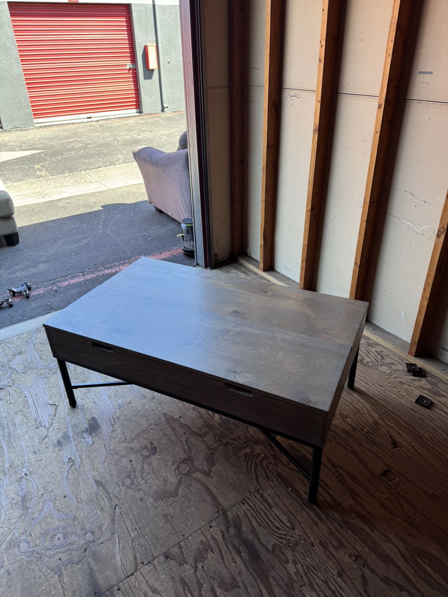 Rising Coffee Table (with Delivery)