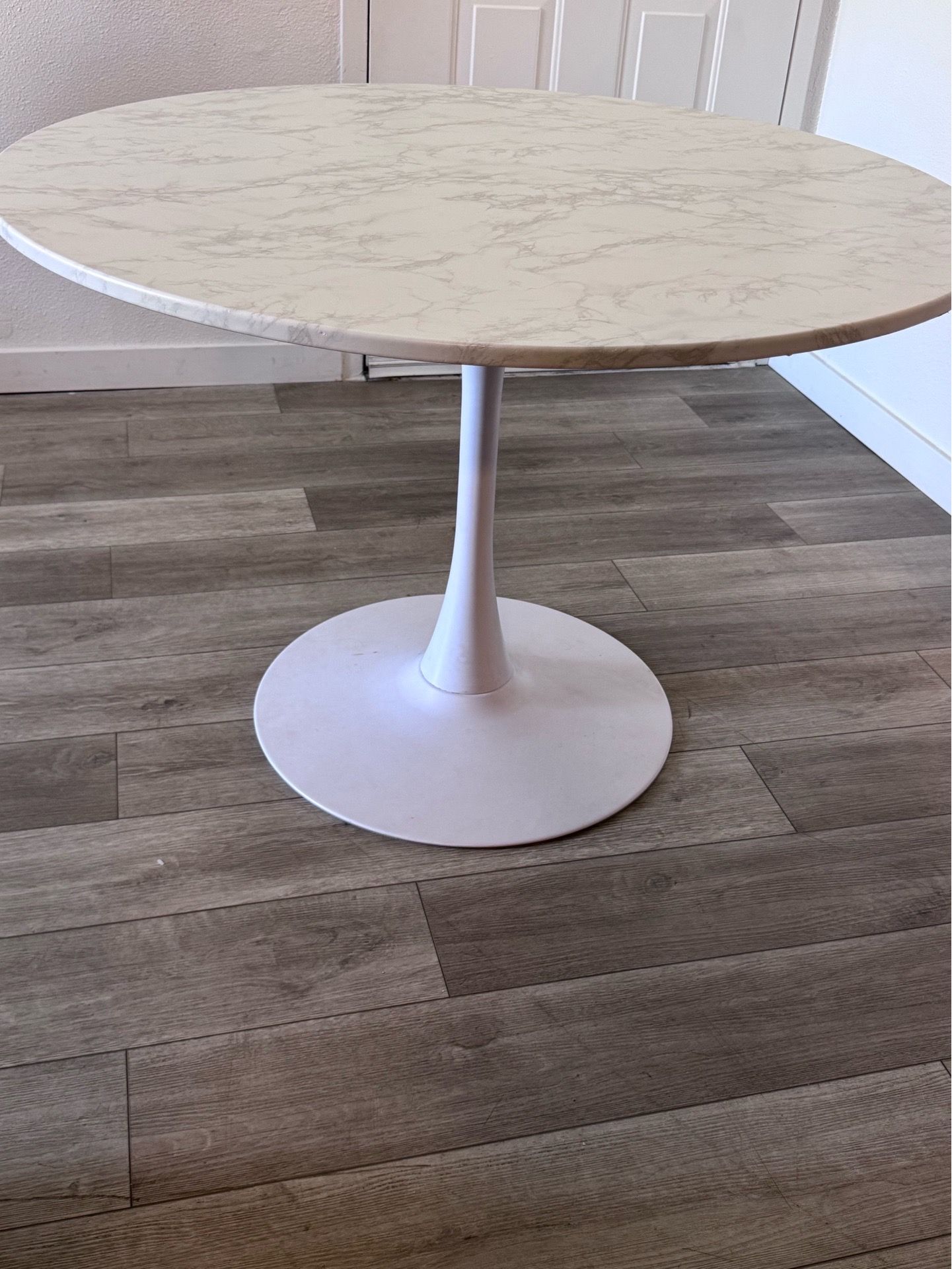 Round marble-look table
