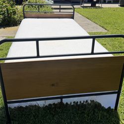 Nice Twin Bed With Good Mattress Memoryfoam