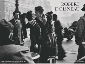 Robert Doisneau 'Le Baiser de l'HDtel de Ville' The Kiss Framed Print