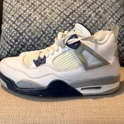 Size 5.5 Midnight Navy Jordan’s 