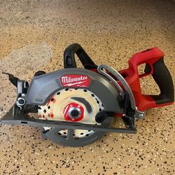 Milwaukee M18 FUEL 18V Lithium-Ion Cordless 7-1/4 in. Rear Handle Circular Saw (Tool-Only)