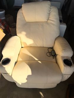 RECLINING MASSAGE CHAIR WITH REMOTE