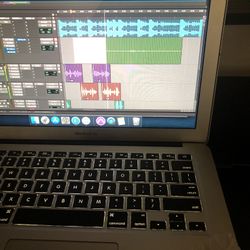Apple MacBooks 