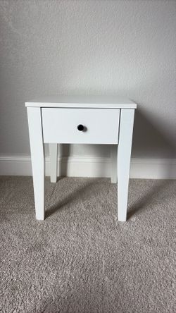 White nightstand/end table