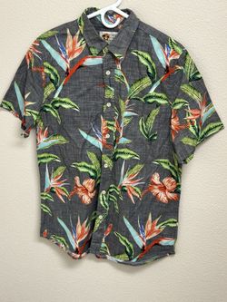 * Men’s Paradise Key Shirt Size Large  * No Marks - Stains - Smoke Free Home - Bright Colors  * Just cleaned out the closet and posting a lot of nice 