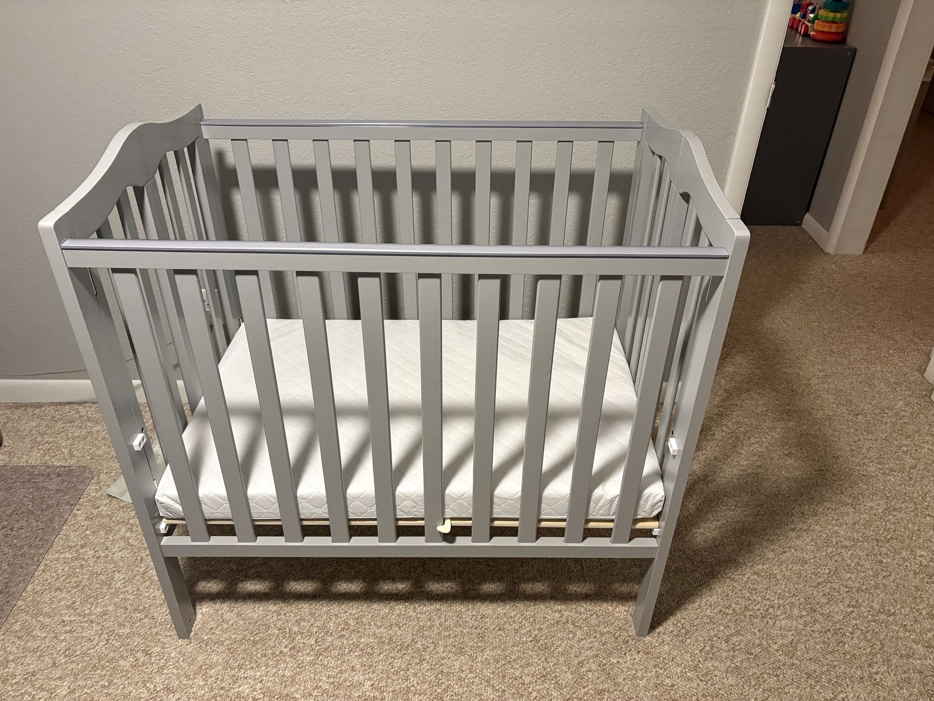 Dream On Me Mini Crib With Mattress