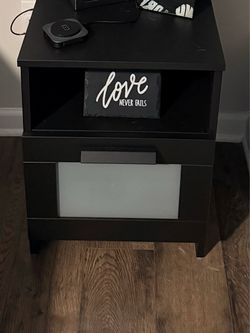 Set of 2 black nightstands