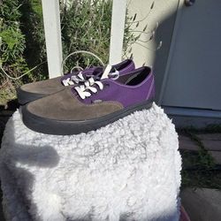 VANS BLACK SIDEWALL GOTHIC GRAPE.SIZE 8 MENS / WOMEN'S 9.5