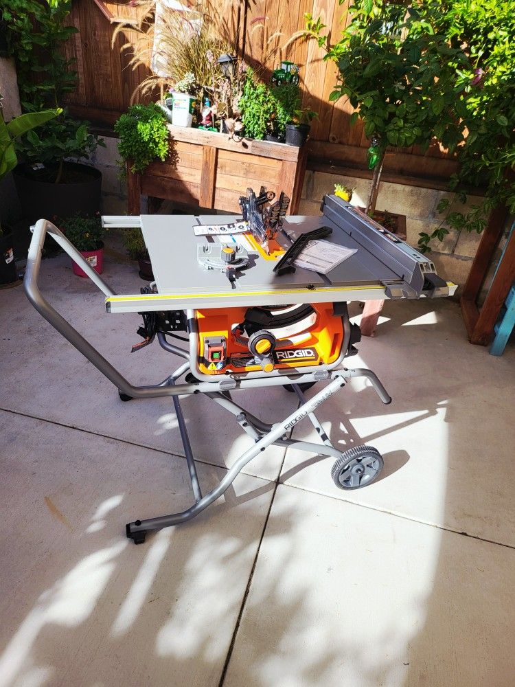 Ridgid 15 Amp 10 in. Portable Corded Pro Jobsite Table Saw with Stand.(Open box never used)