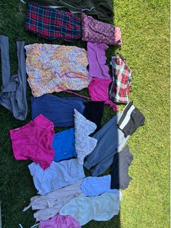 BUNDLE OF GIRLS CLOTHES S-M