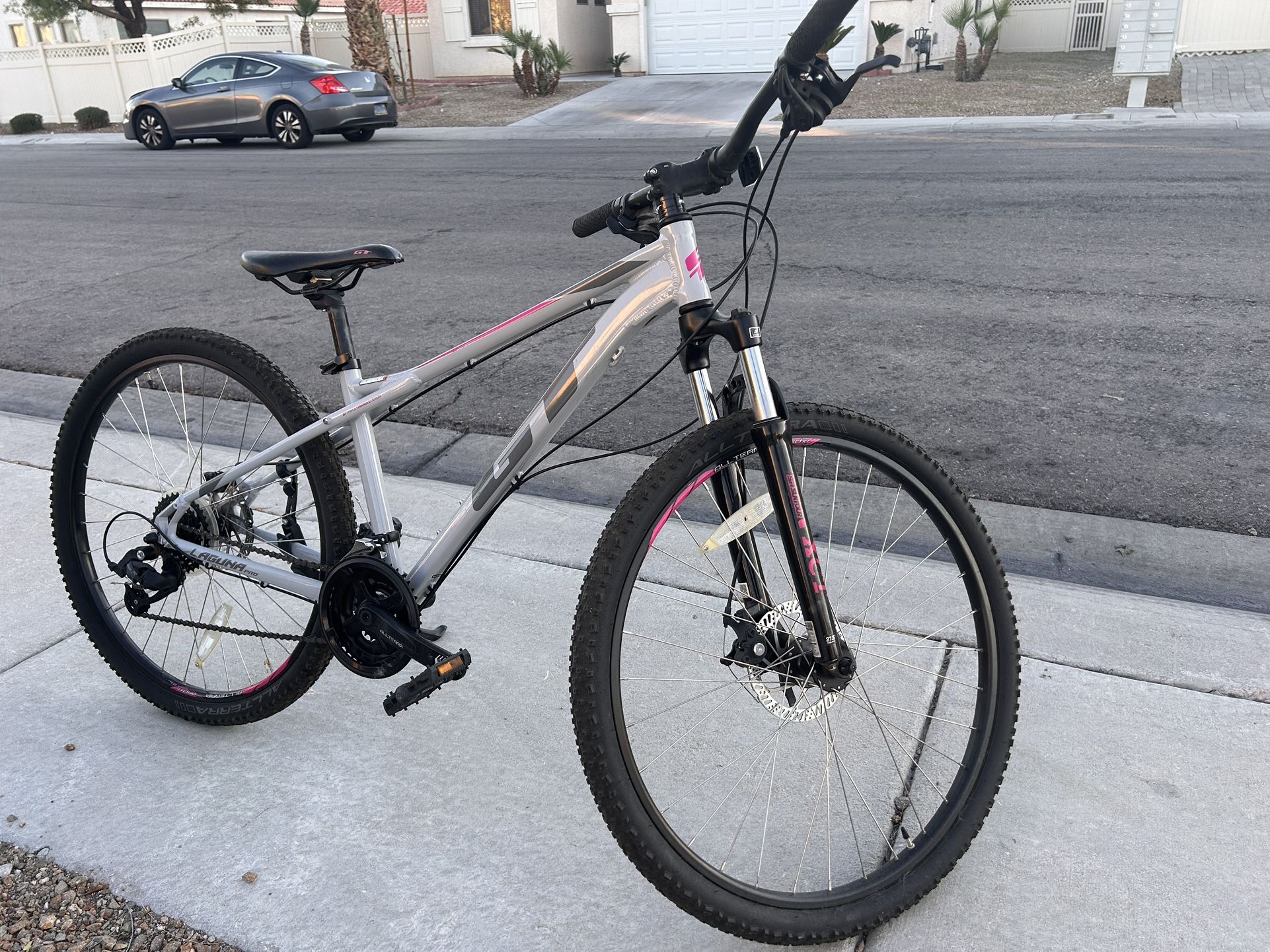 GT Women's Laguna Pro mountain bike.