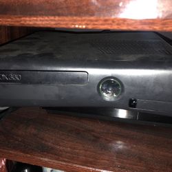 Xbox 360 With 6 Games And 2 Controllers