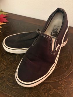 classic black Vans Slip-On sneakers w/ durable canvas Women’s 7 Men’s 5.5