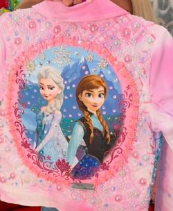 Chamarras diseñadas de disney , Karol G