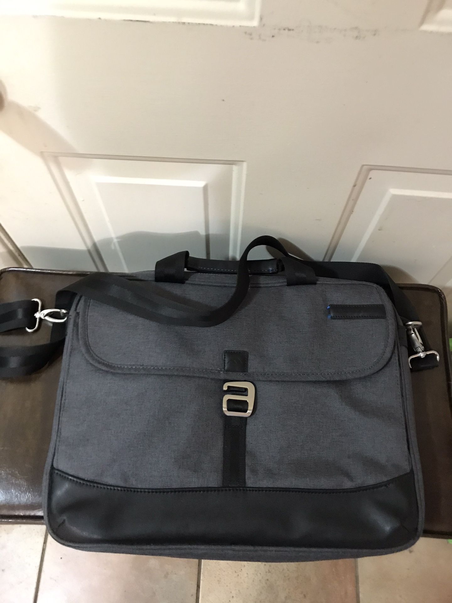 Brenthaven messenger bag